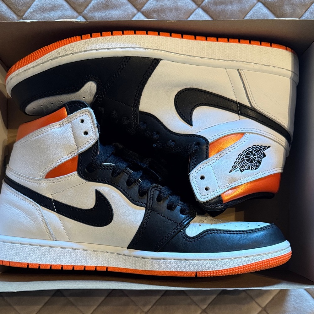 Nike Jordan 1 retro OG white/ black/ electro orange men 8.5